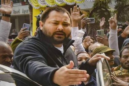 RJD Worker Usha Devi Protests Outside Lalu Yadav’s Residence