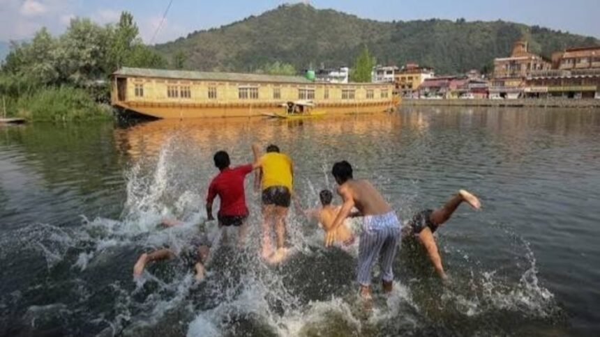 Kashmir records highest night temperature